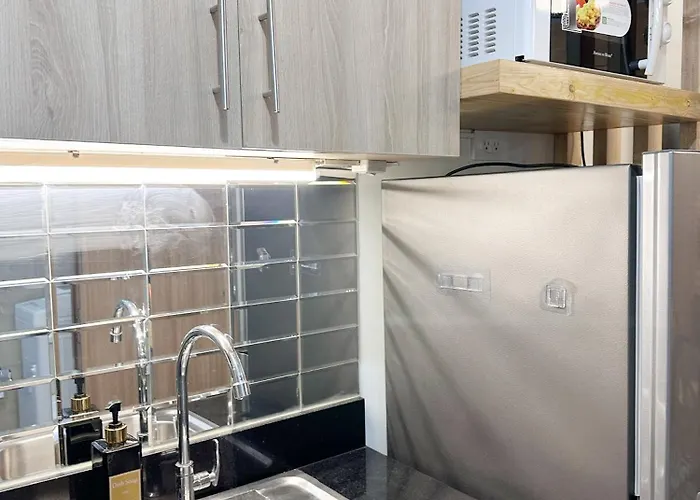 1573 Budget Near Moa And Airport *